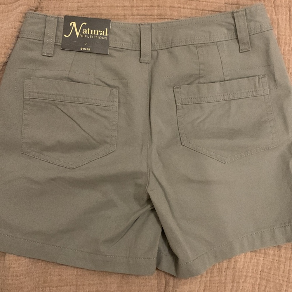 Shorts - Picture 4 of 5